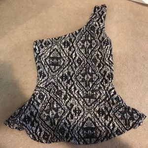 black/ white one shoulder peplum top